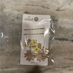 Mint Dazzling Floral Hair Clip Set - Gold and Yellow
